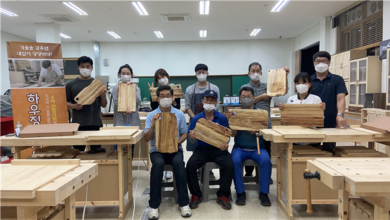 Photo of 문경공고, 중학교 교사 대상 내가 만드는 친환경 도마 목공 체험