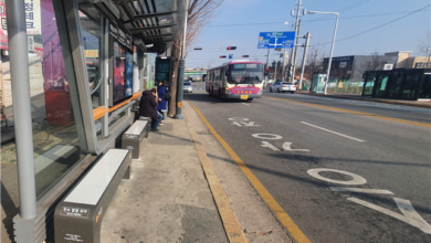Photo of 버스 승강장 밴치 의자 앉으면 따뜻해요~!