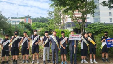 Photo of 금오중학교 “구미교육청,함께 마약류 예방 캠페인”교통 봉사활동
