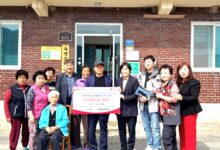 Photo of ㈜남강솔라, 옥성면 옥관2리경로당에 김치냉장고 기탁