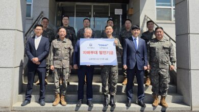 Photo of 도레이첨단소재, 자매부대에 발전기금 전달